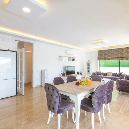Vila Islamlar Sleeps 4 With Pool Air Con And Wifi