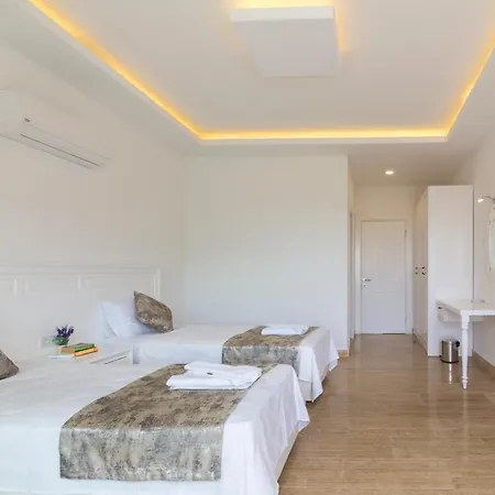 Vila Islamlar Sleeps 4 With Pool Air Con And Wifi