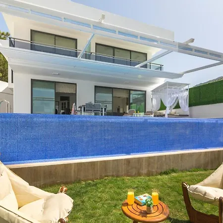Vila Islamlar Sleeps 4 With Pool Air Con And Wifi